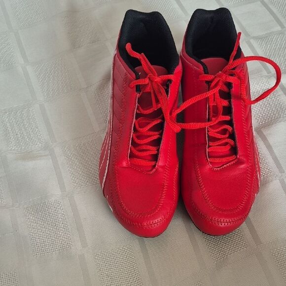 HOST PICK🥳 Puma Red Sneakers with White Detailing - Picture 15 of 16